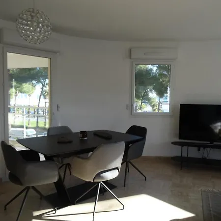 Spacieux à Avec Piscine, Climatisation Et Wi-fi - Fr-1-335-156 Hyères