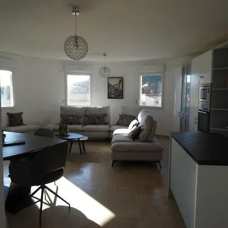 Spacieux A Avec Piscine, Climatisation Et Wi-fi - Fr-1-335-156 *