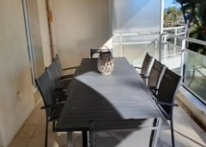 Spacieux A Avec Piscine, Climatisation Et Wi-fi - Fr-1-335-156 Apartment *